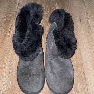 Black authentic UGGS size 6